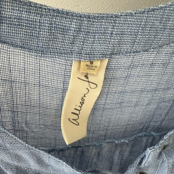 Allison Joy Light blue sleeveless blouse top size medium - Picture 6 of 6